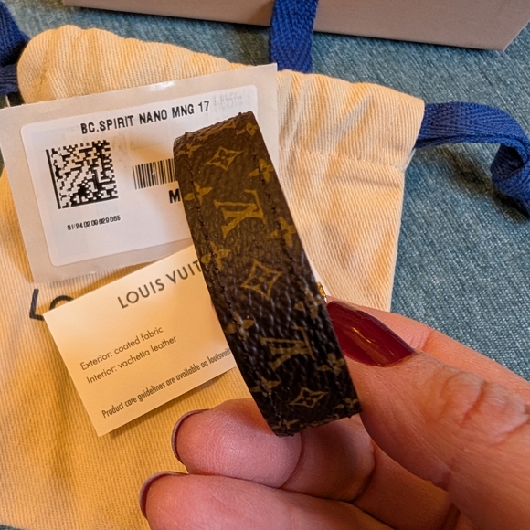 Louis Vuitton Spirit Nano leather bracelet-like new - Picture 4 of 13